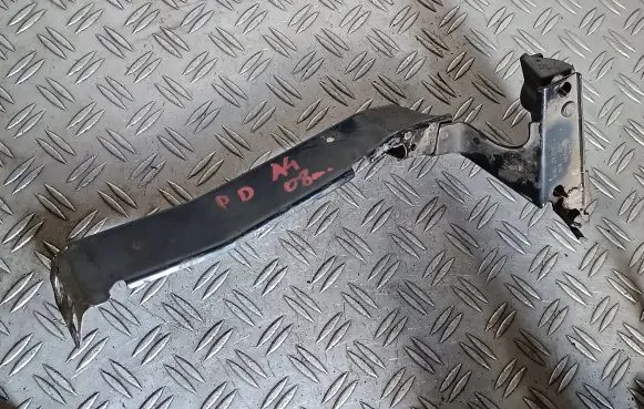 Audi A4 S4 B8 8K Fender mounting bracket 8K0821136A 8k0807284