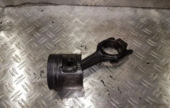 Ford Fiesta Piston with connecting rod