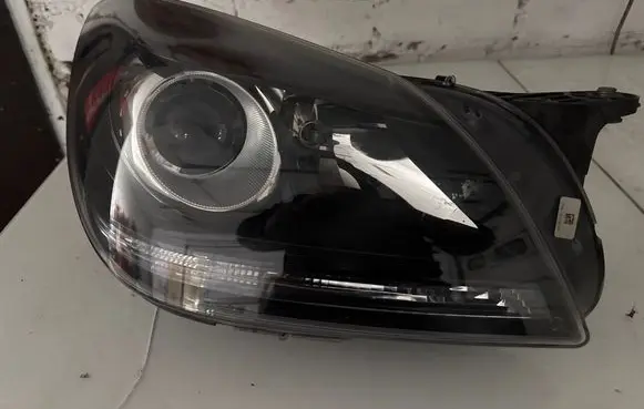 Mercedes-Benz SLK R172 Headlight/headlamp A1728202259 12518205 7041400000