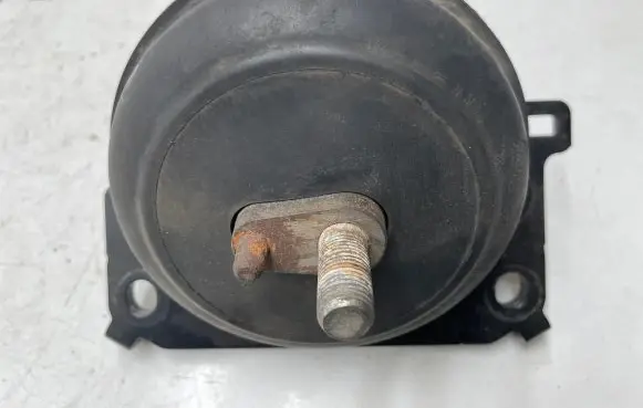 Toyota Land Cruiser (J150) Engine mount bracket