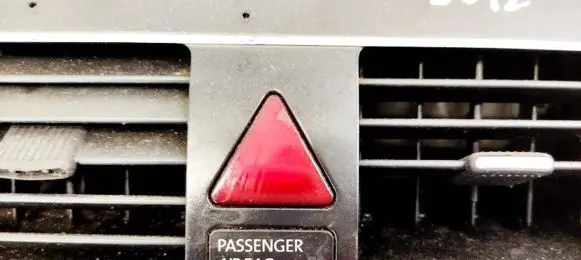 Volkswagen Touran II Hazard light switch 1T0919234C
