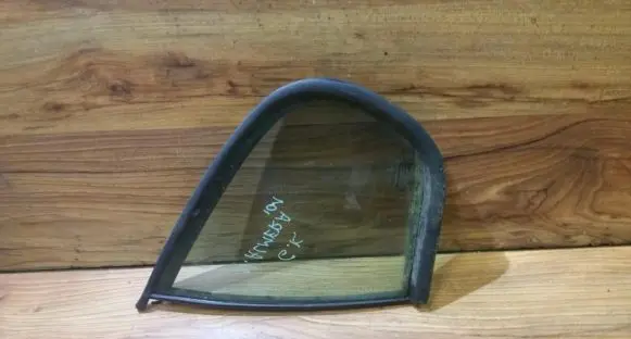 Nissan Almera N16 Rear side window
