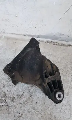 Mercedes-Benz E W212 Engine mounting bracket