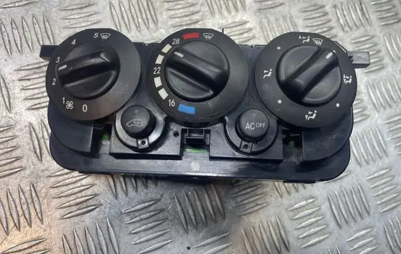 Mercedes-Benz A W168 Climate control unit 1688302285