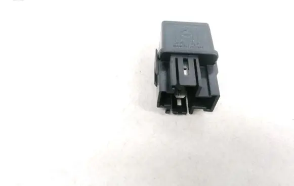 Volvo S40, V40 Other relay MB953381 V23134-B52-X240