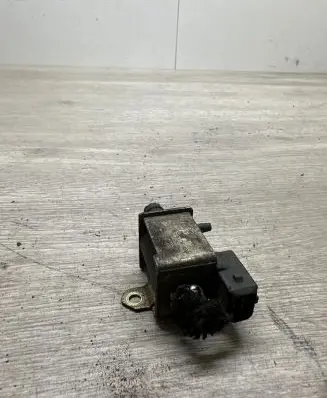 Audi A4 S4 B6 8E 8H Turbo solenoid valve 026906283H