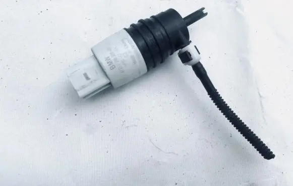 BMW 1 F20 F21 Windscreen/windshield washer pump 6712729830901 67.12-7298309-01