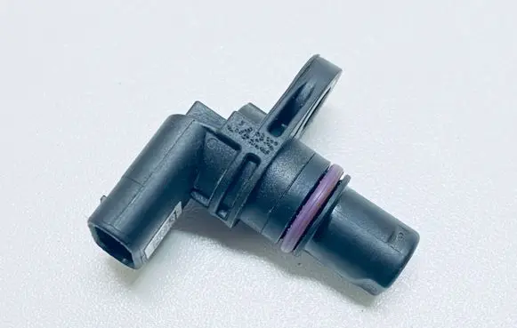 Volkswagen Golf VII Camshaft position sensor 04C907601K