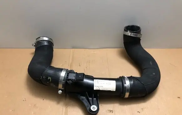 Audi Q5 SQ5 Intercooler hose/pipe 8K0145673