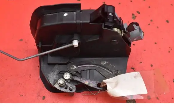 BMW X3 E83 Front door lock 8253433