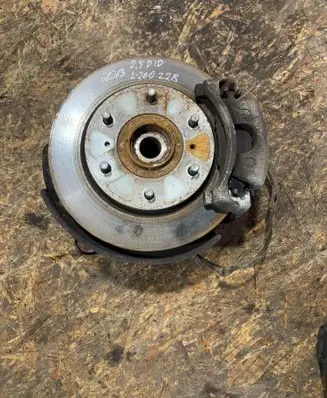 Mitsubishi L200 Front wheel hub 
