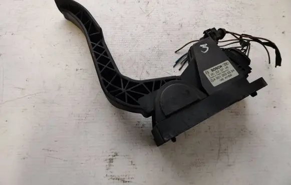 Mercedes-Benz Vito Viano W639 Accelerator throttle pedal A9013000504 0281002337 086401506