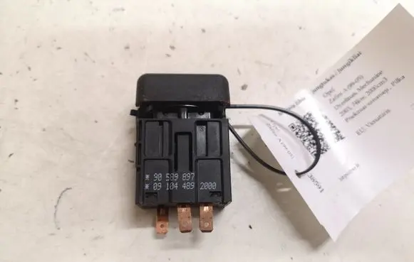 Opel Zafira A Hazard light switch 90589897