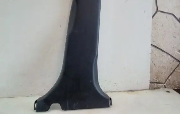 Hyundai i30 (B) pillar trim (bottom)