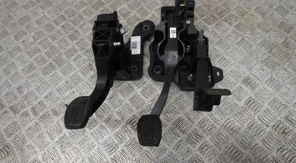 Opel Corsa F Pedal assembly 9824263080