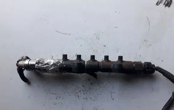 Toyota Avensis T250 Fuel distributor 