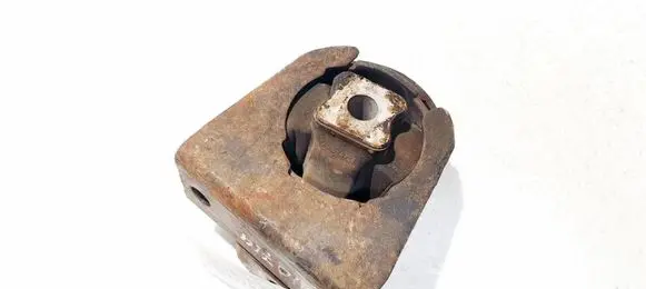 Engine mount bracket