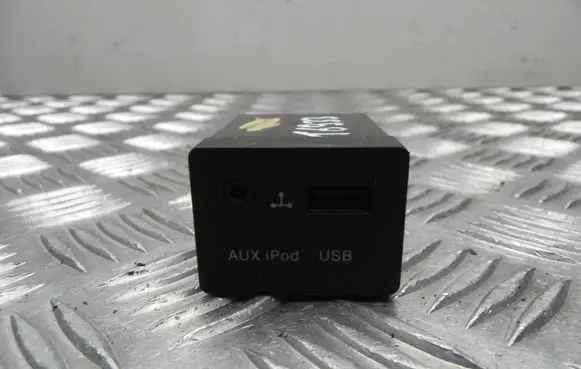 KIA Ceed EUR ISO radio connector 961202B000 T6933