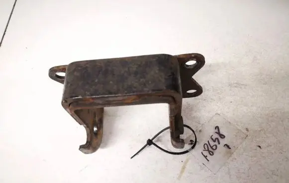 Hyundai Santa Fe Engine mounting bracket