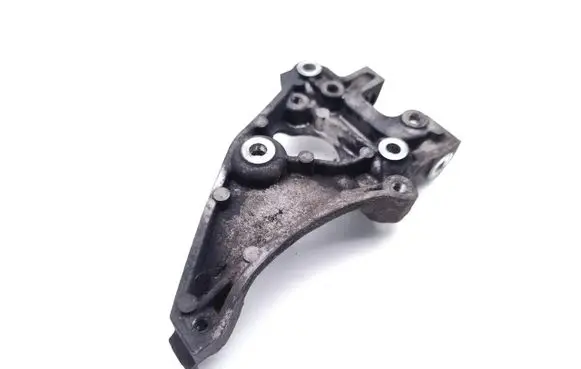 Peugeot 3008 I Engine mounting bracket 9672950980