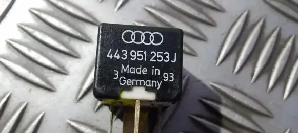Volkswagen PASSAT B5 Other relay 443951253j 899511