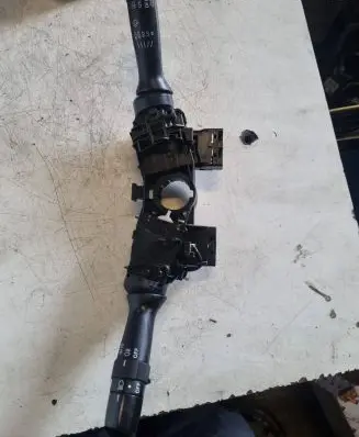 Toyota Yaris Light switch 0D090