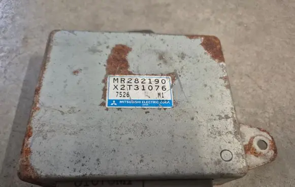 Mitsubishi L200 ABS control unit/module MR282190