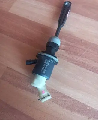 Dacia Logan II Clutch master cylinder 306100394R