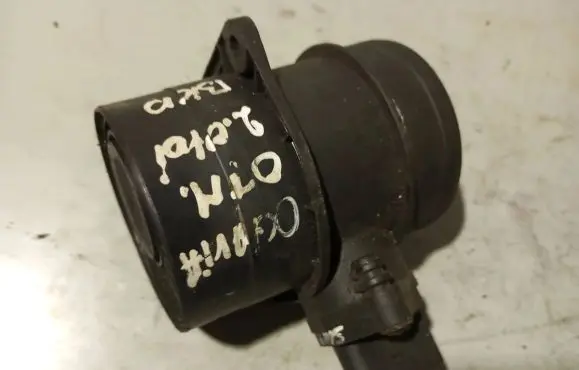 Skoda Octavia Mk2 (1Z) Mass air flow meter 074906461B 0281002461