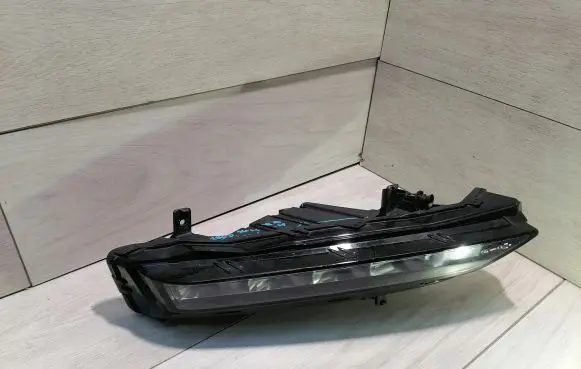 Skoda Superb B8 (3V) Front fog light 3V0941699B