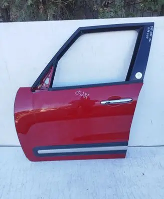 Fiat 500L Front door