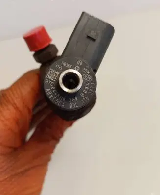 Volkswagen PASSAT B7 Fuel injector 03L130277J 110305510 0445110369