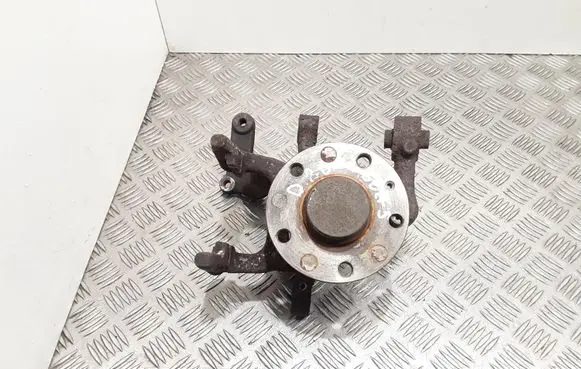 Volkswagen Golf V Rear wheel hub
