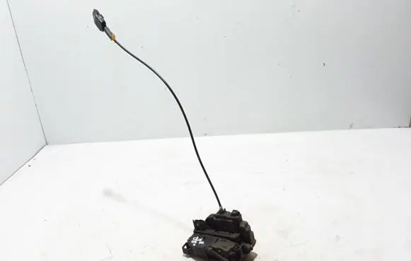 Renault Clio III Rear door lock 8200299159