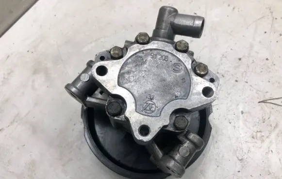 Mercedes-Benz C W202 Power steering pump 6112300115