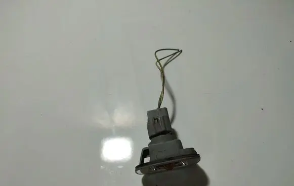 Toyota Avensis T250 Front fender indicator light 