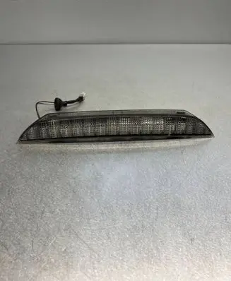 Mitsubishi Outlander Third/center stoplight ---