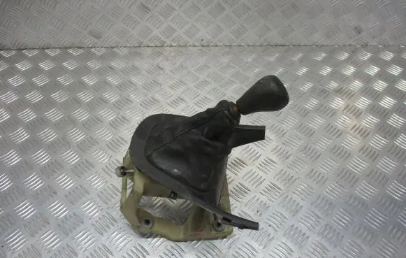 Hyundai i10 Gear selector/shifter in gearbox 