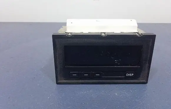 Mitsubishi Endeavor Radio/CD/DVD/GPS head unit MN141587