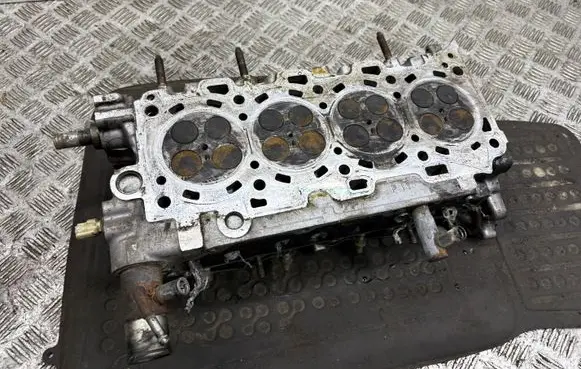 Toyota Avensis T250 Engine head 