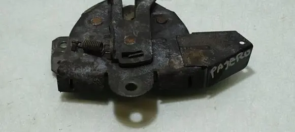 Mitsubishi Pajero Engine bonnet/hood lock/catch
