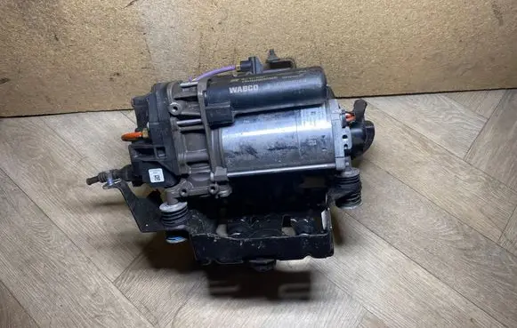 Audi Q7 4M Air suspension compressor/pump 4M0616005H 4430203001