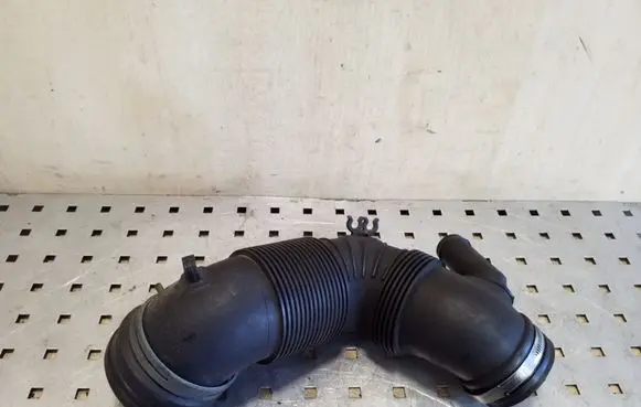 Skoda Superb B6 (3T) Turbo air intake inlet pipe/hose 3C0129654