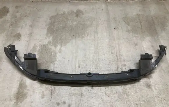 Front bumper mounting bracket