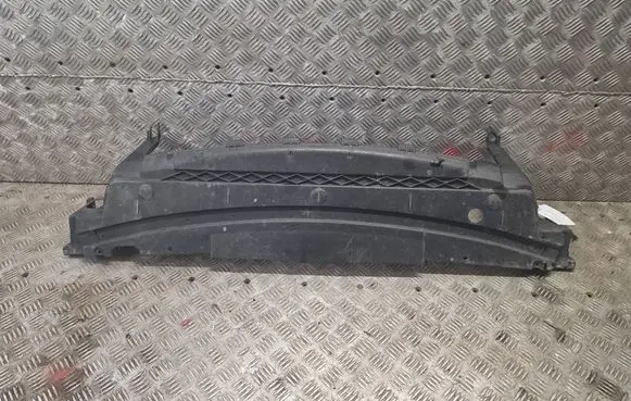 Volvo V70 Front bumper skid plate/under tray 09151896