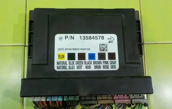 Opel Astra J Central body control module 13584578