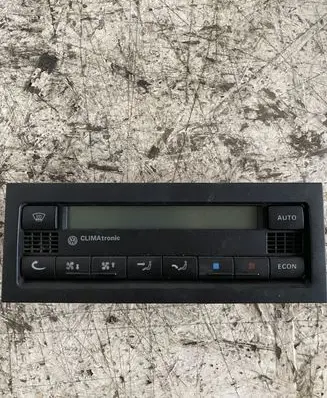 Volkswagen PASSAT B5.5 Climate control unit
