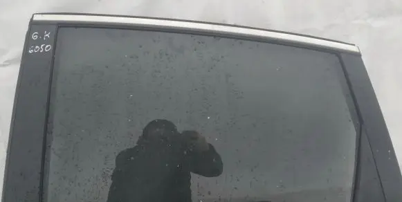 Honda CR-V Rear door window glass