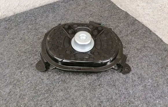 Land Rover Discovery 5 Subwoofer speaker HY3218808AB HY3218808