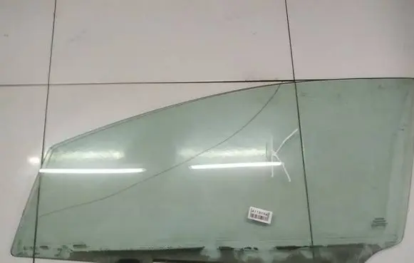 Toyota Avensis T270 Front door window glass four-door as2